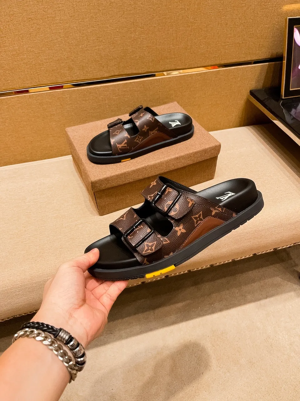 Men's shoes 💰 380 💰 New model on the market 🔥 [LV 🔥 Slippers] High-end 1:1 mold customization of first-layer cowhide, original upgraded version of the outsole, lighter and non-slip. The market's top quality, fashionable and trendy, versatile and popular, simple yet tasteful, a must-have for fashionistas, exuding a fashionable and casual atmosphere, fashion is at your feet, full of confidence, the same style at the counter 👍The season of spring and summer slippers is here, they are super beautiful to wear, 38-44, multiple colors available🔥